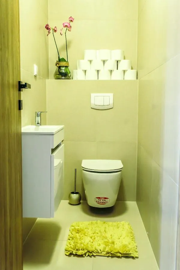 Blackpearl Apartment Split